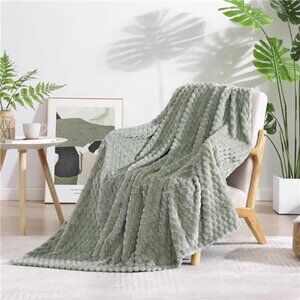 Light Sage Green Fleece Throw Blanket Soft Cozy Lightweight Couch Bed Blanket